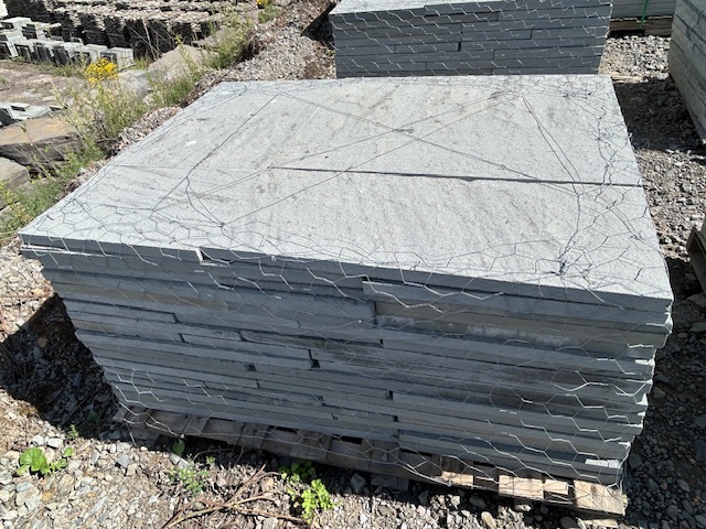 Lot 4: 3 pallets 1" Bluestone Patio Kits 3